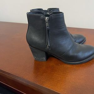 American Eagle boots